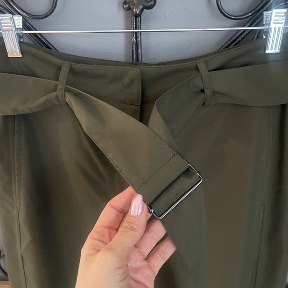NWOT Lulu's Olive Green BeltedTrousers - Picture 3 of 6